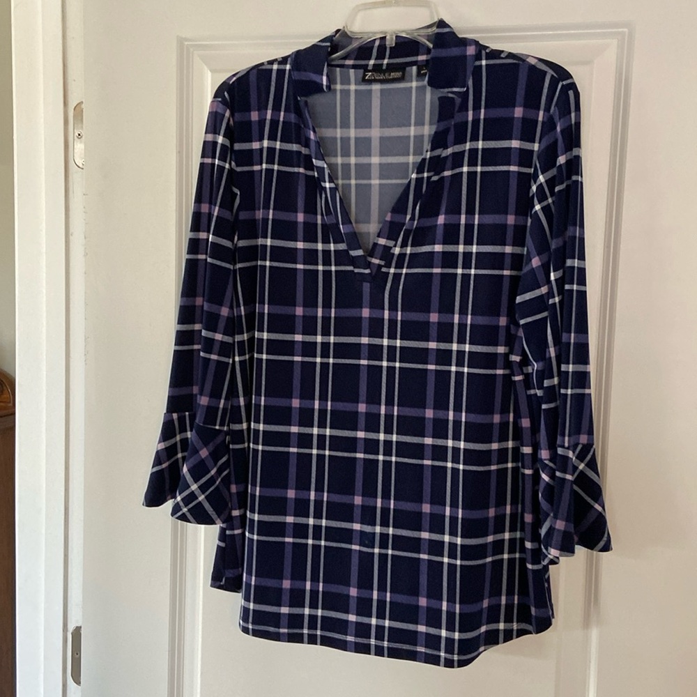 Women’s 3/4 sleeve pull over. 95% poly, 5% spandex
